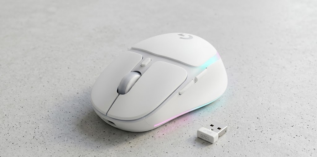 Logitech G705 white wireless compact gaming mouse designed for smaller hands.