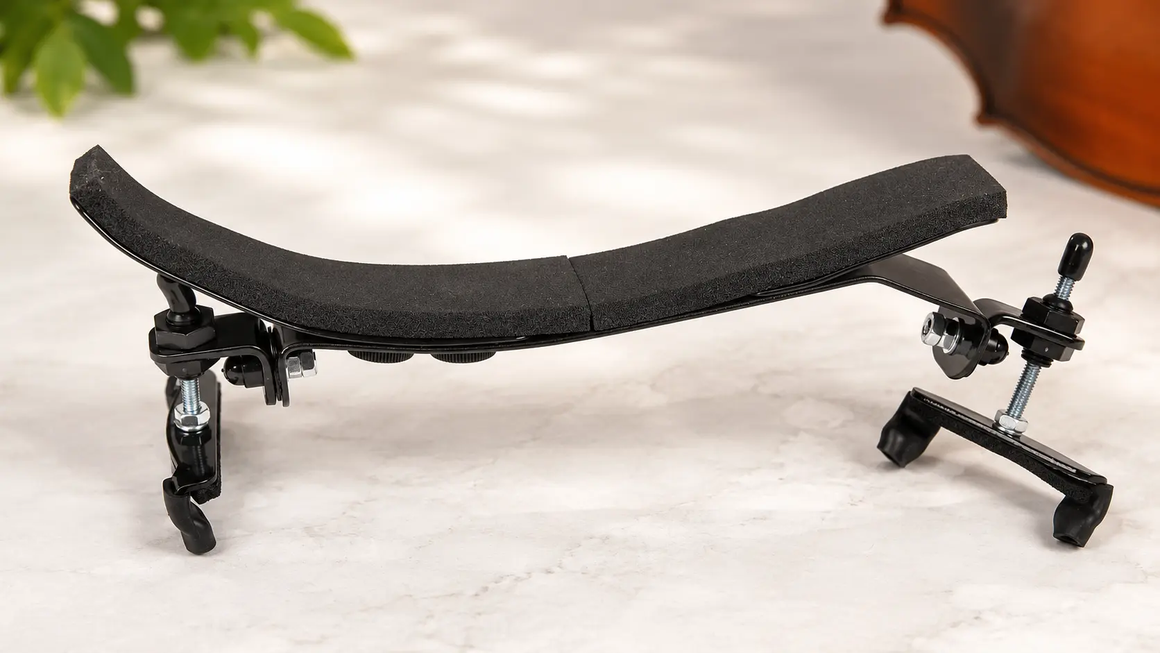 Bonmusica 4/4 violin shoulder rest with shapeable black metal frame and padded curved base